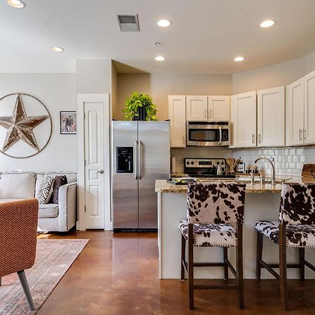 Apartament The Celebrity - Minutes To Broadway With A Balcony Nashville Zewnętrze zdjęcie